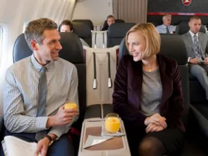 2 Passagiere von Turkish Airlines